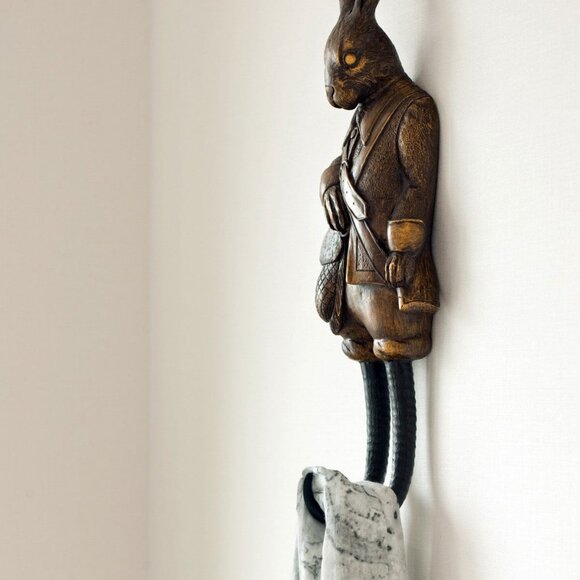 ALEXANDRAS ACCENTS Black Forest Rabbit Hare Fox Hunt Whip Holder Coat/Towel Hook - Picture 4 of 10